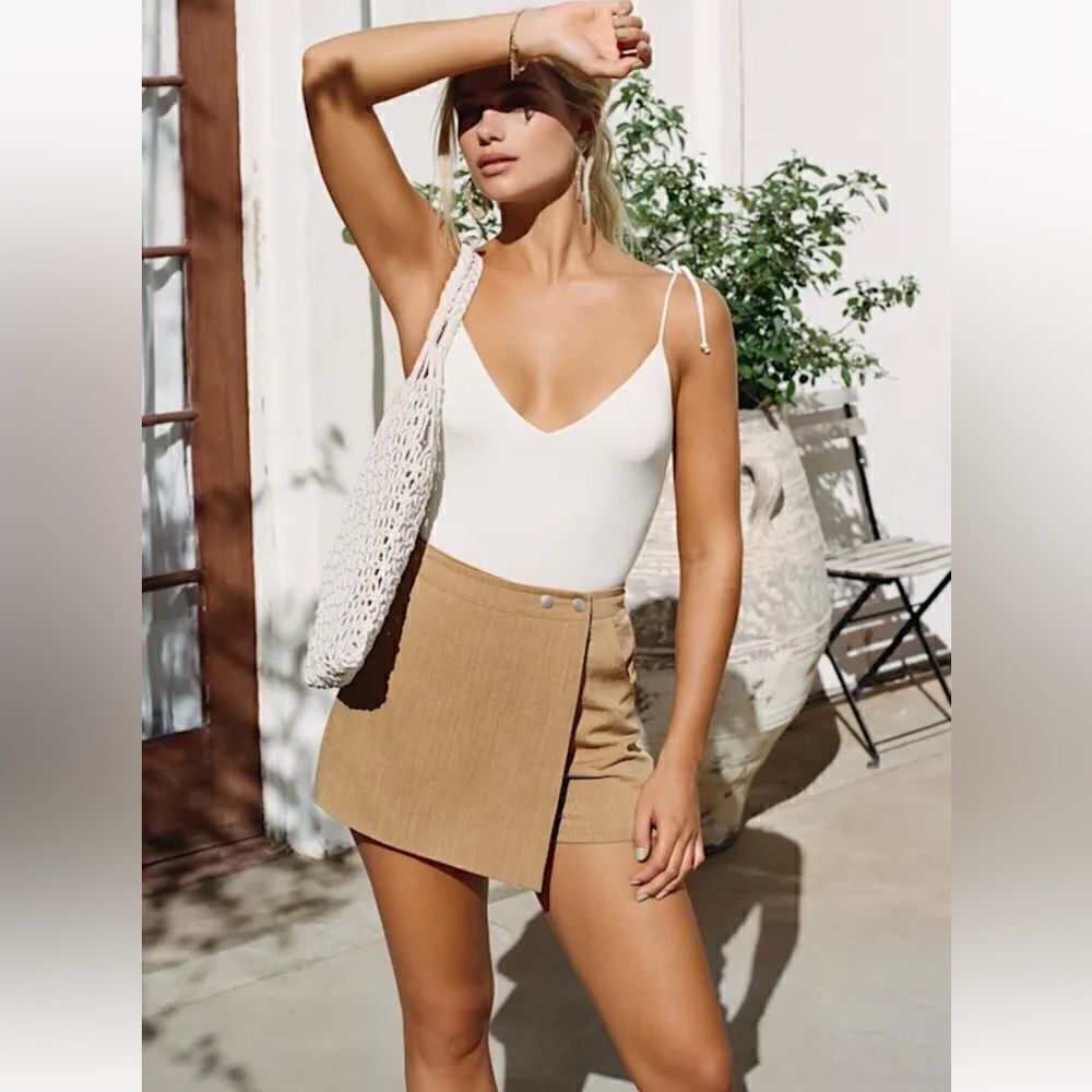 Lulu’s Keeping Things Casual Camel Faux Wrap Skort Size Large Shorts Skirt